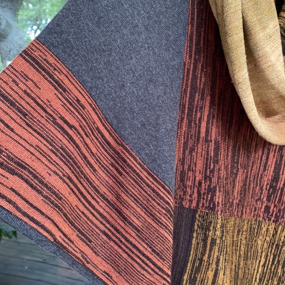 Curio Top - Picture 2 of 9